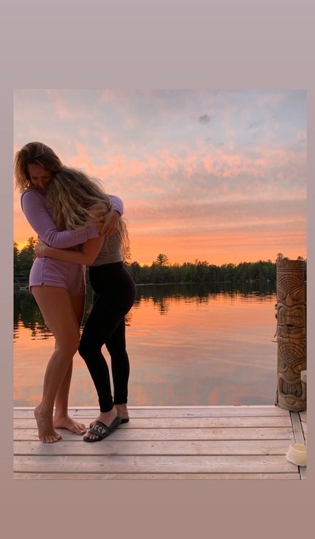 Shantel VanSanten hd model photo