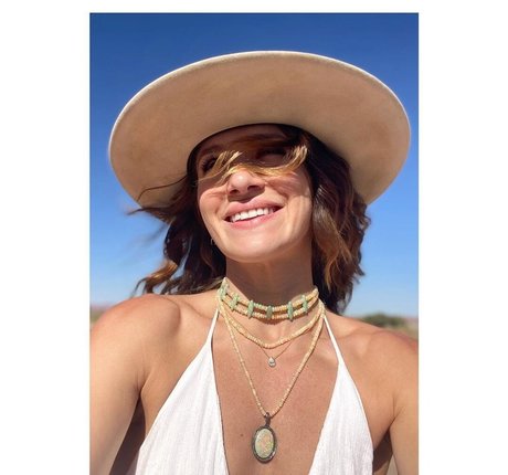 Shantel VanSanten high quality model picture