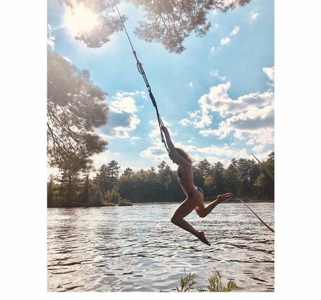 Shantel VanSanten art model pics