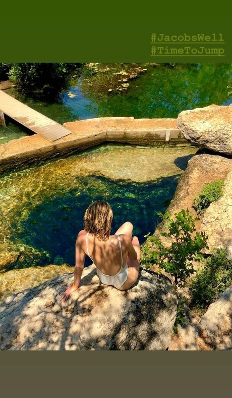 Shantel VanSanten free star pictures