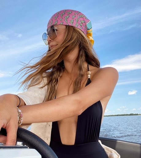 Izabella Krzan pretty actress images