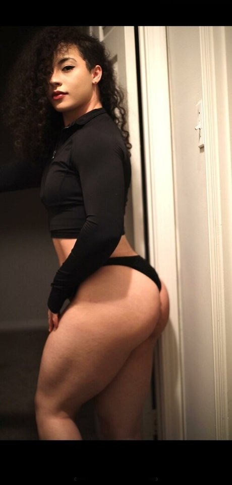 Curly Exotic pornstar nice pic