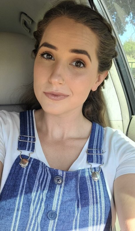 Lizzie All Day top pornstar pictures