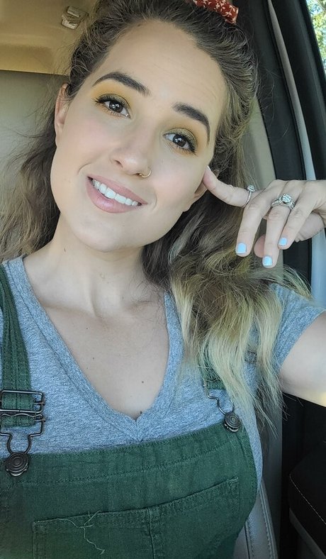 Lizzie All Day star exclusive photos