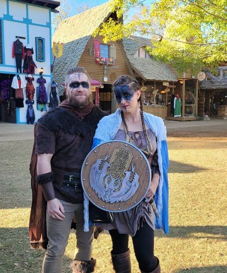 Lizzie All Day naked model photos