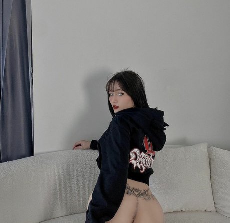 Tuongvan th hd model photo