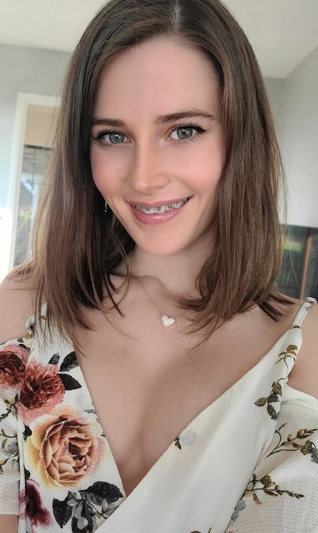 Gemma Elle model sexy img