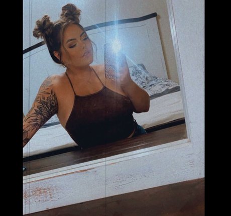 Lilly Zamora model top photo