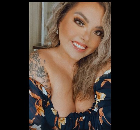 Lilly Zamora pornstar sexy img