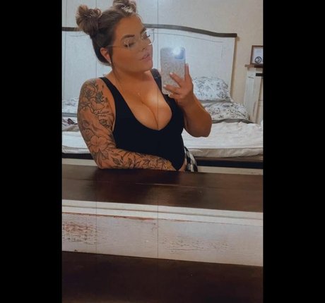 Lilly Zamora hd star image