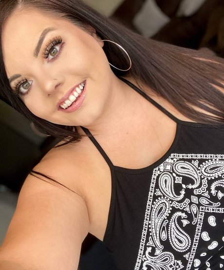 Lilly Zamora model nude photos