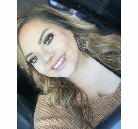 Lilly Zamora star high quality images