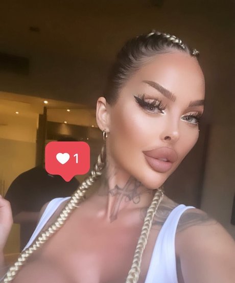 lola official naked model archive