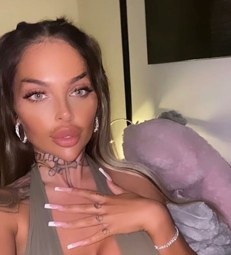 lola official pornstar exclusive img