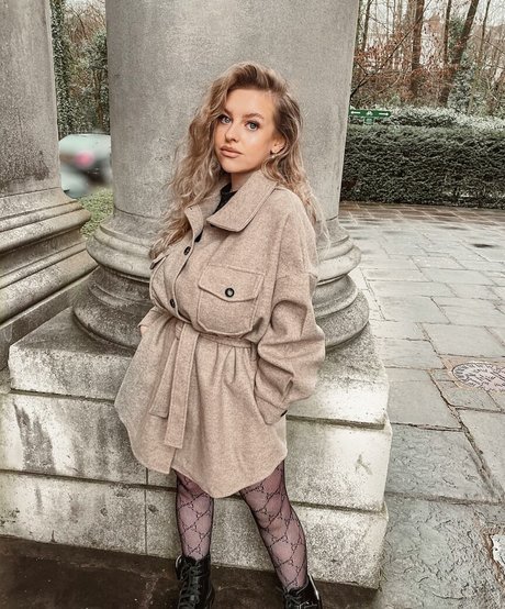 Amber R Brightman hd actress images