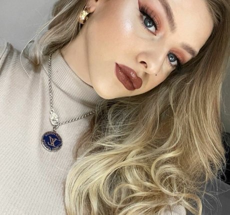 Amber R Brightman model pornographic image