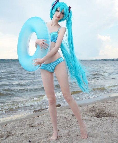 Holly White free star image