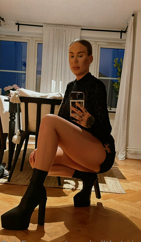 TheSwedishTwins nudes star image