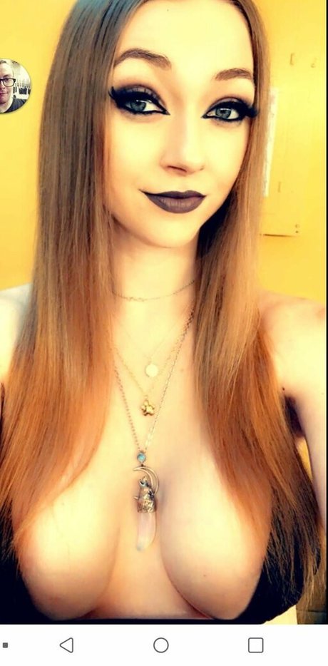 Karleigh Rogers nudes model pic