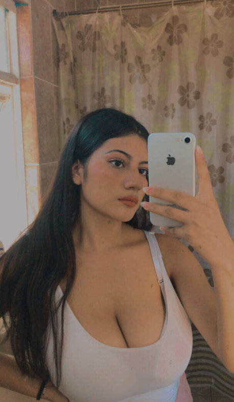 Paola Bustamante pornographic star photo