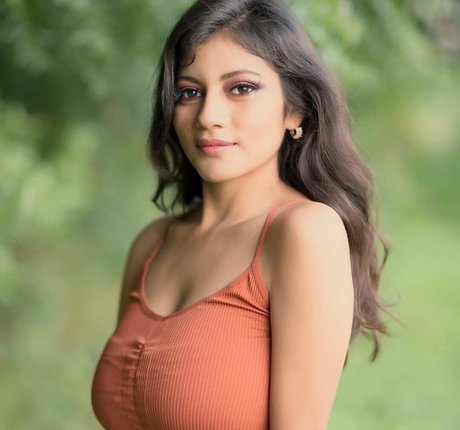 Paola Bustamante erotic model gallery