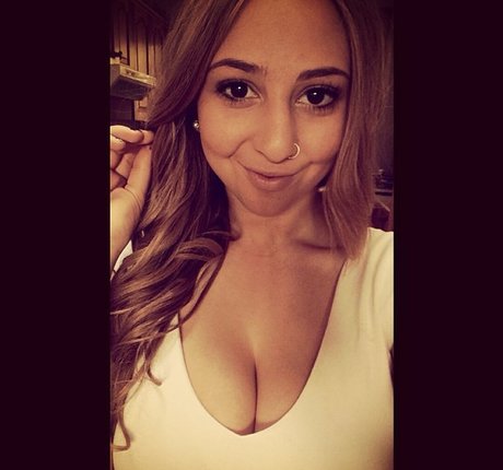 Wears ren model art pics