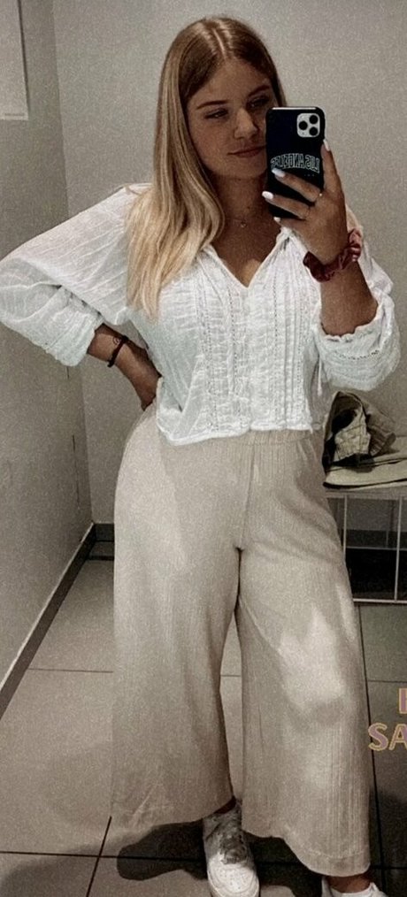 Aline Zwahlen model erotic img