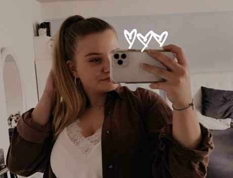 babe brunette onlyfans free img