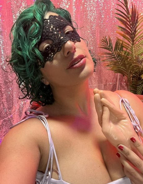 Saraharabic pornographic model pics