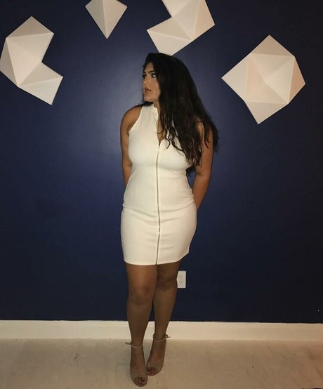 Sanjana hot actress pic