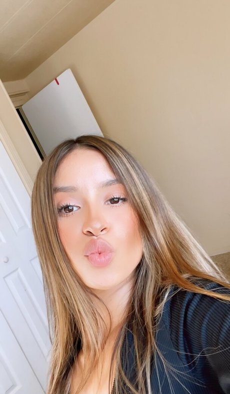 Yikessmelissa beautiful pornstar picture