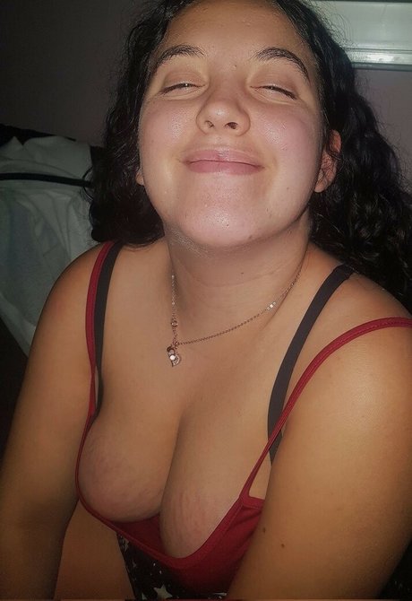 cumslut val free model photo