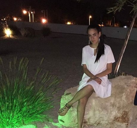 Sara Avni star exclusive pictures