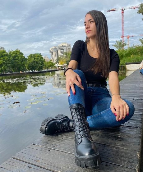 Sara Avni high quality star images