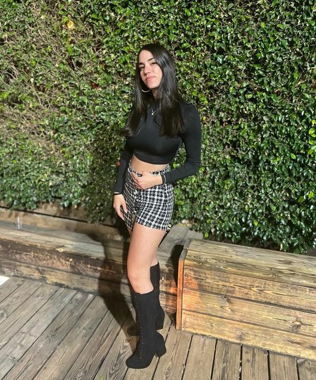 Sara Avni pretty star img