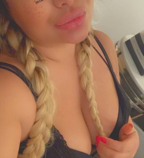 Miriam Tay beautiful pornstar img