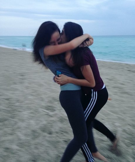 Antoenella model best picture