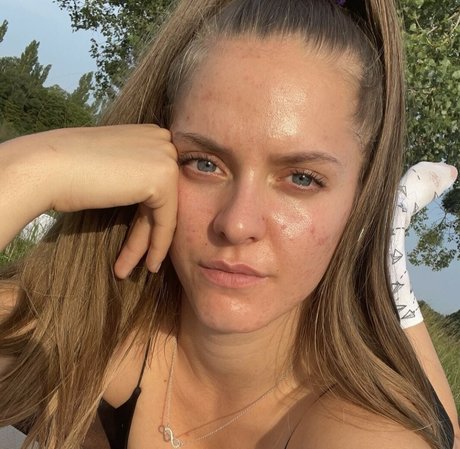 Kentessy model adult photos