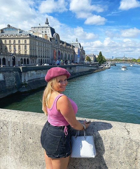 Kirsty Eccleston model pretty image