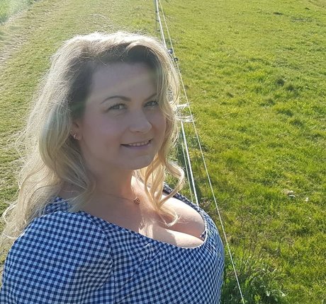 pati rose_ star beautiful picture