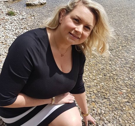 pati rose_ beautiful star img