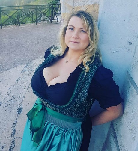 pati rose_ top star images