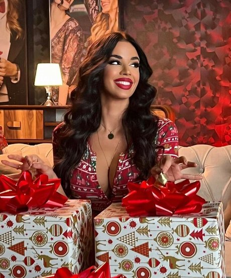 Knoll Doll hd actress photos