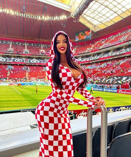 Knoll Doll model naked pic