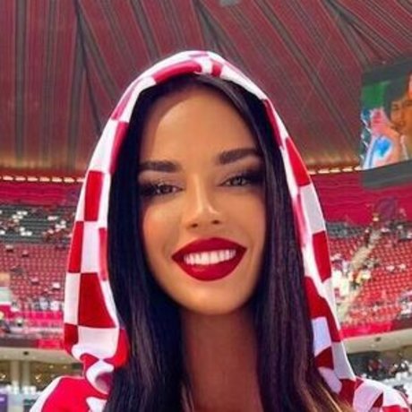 Knoll Doll beautiful actress photos