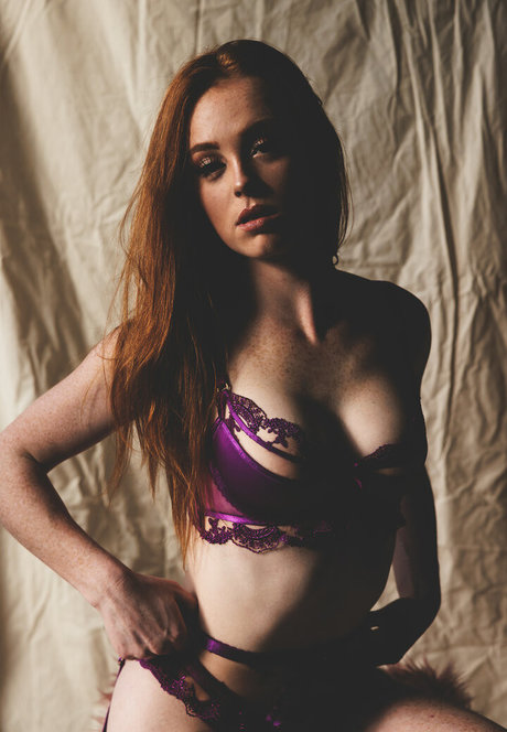 Redalertfox xxx model photos