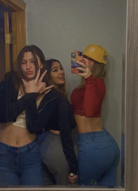 Ava Francisca model top gallery