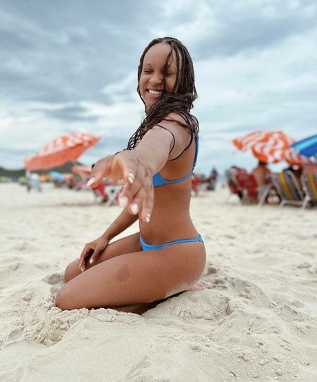 Rebeca Andrade model high quality image