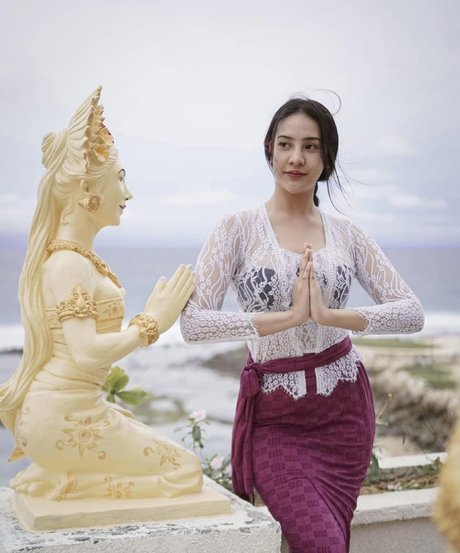 Anya Geraldine model nice photo