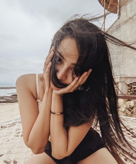 Anya Geraldine beautiful model images